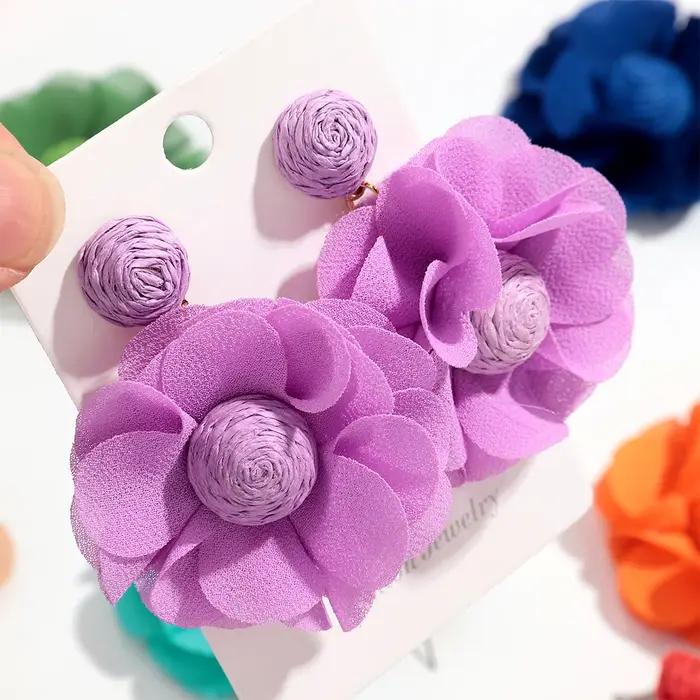 Boucles d'oreilles en raphia multicolores faites à la main pour femmes