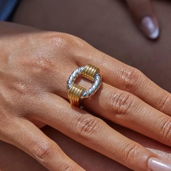 Bague ouverte torsadée bicolore classique Miia Jewelry, en acier inoxydable plaqué or 18 carats, pliable et irrégulière, pour femme