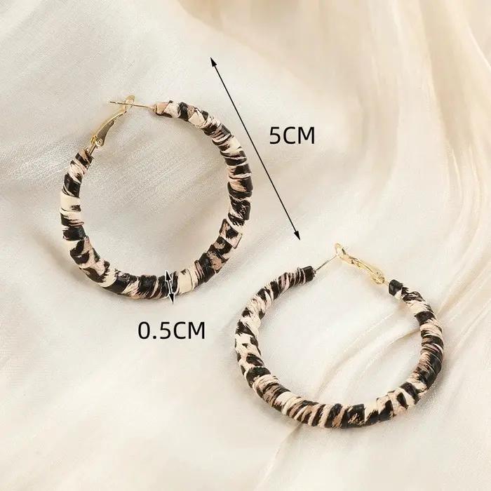 Grande boucle d'oreille ronde en cuir imprimé léopard de 5cm pour femmes
