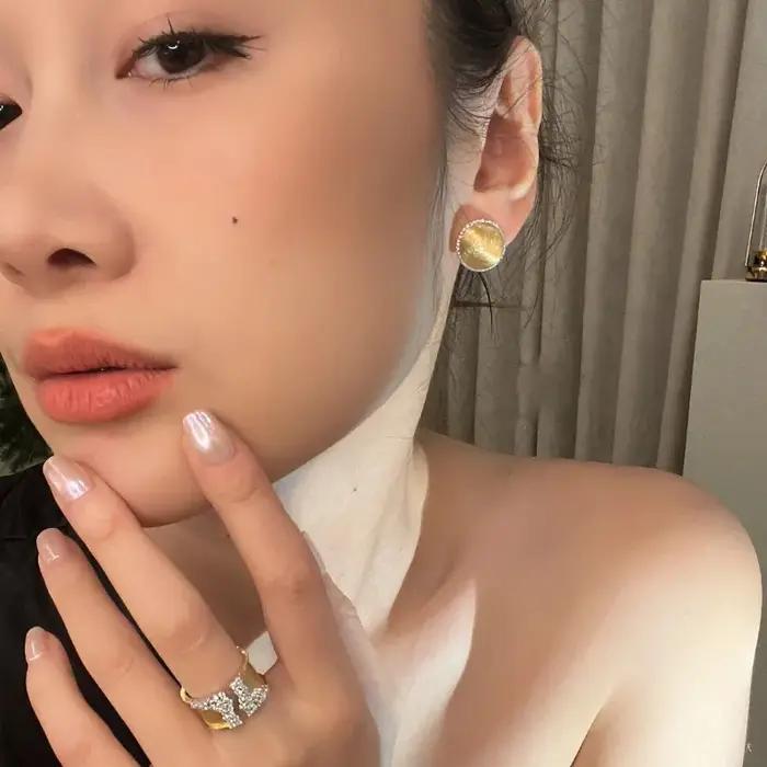 Boucles d'oreilles rondes classiques haut de gamme pour femmes