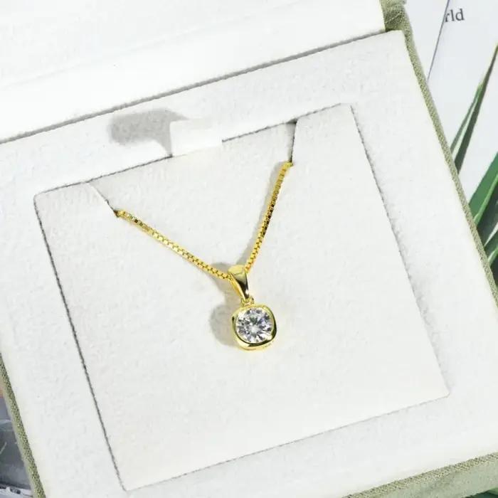 Collier pendentif solitaire en moissanite en argent sterling S925 LinkerLove
