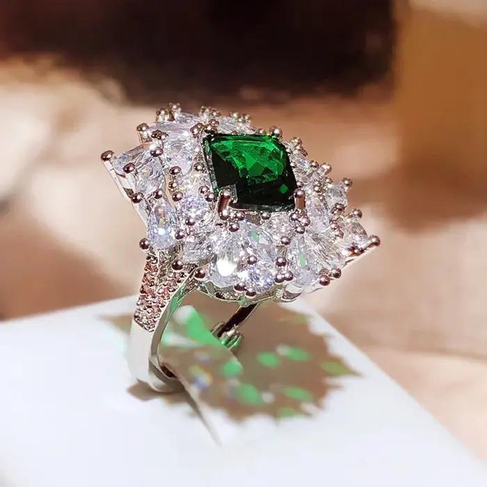 Grande bague ronde en zircon vert pour femme occasion spéciale engagement vintage élégance unique