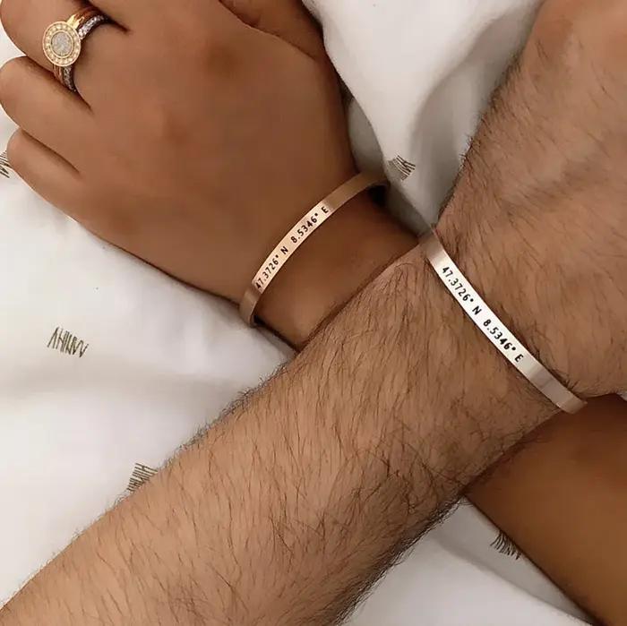 Bracelets de manchette avec phrase personnalisée pour femmes et hommes
