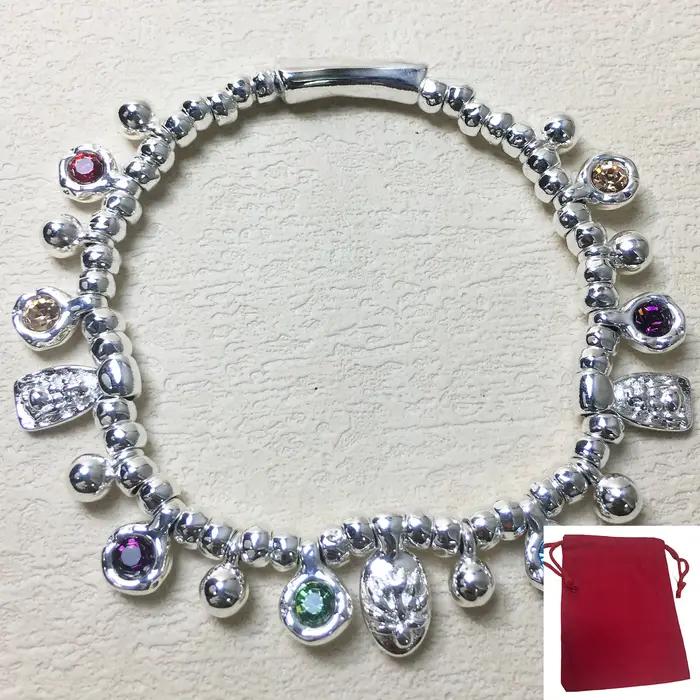Bracelet d'été en perles d'argent et de cristal coloré pour filles élégantes et audacieuses à porter à des occasions spéciales