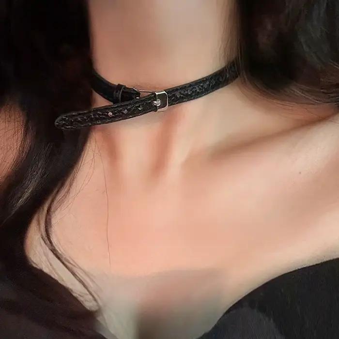 Collier gothique vintage noir pour femmes collier torques en cuir punk chaîne foncée bijoux tendance années Y2K pour occasions spéciales