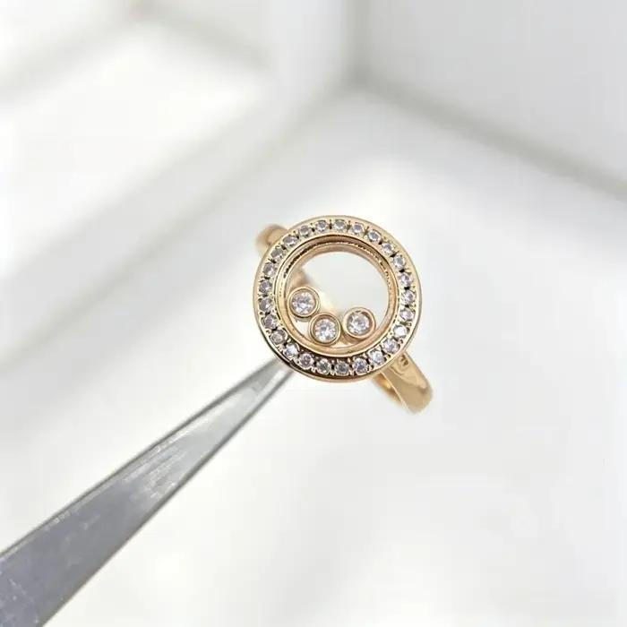 Bague coulissante ronde en argent sterling sertie de moissanites pour femmes occasions spéciales anniversaires mariage ```