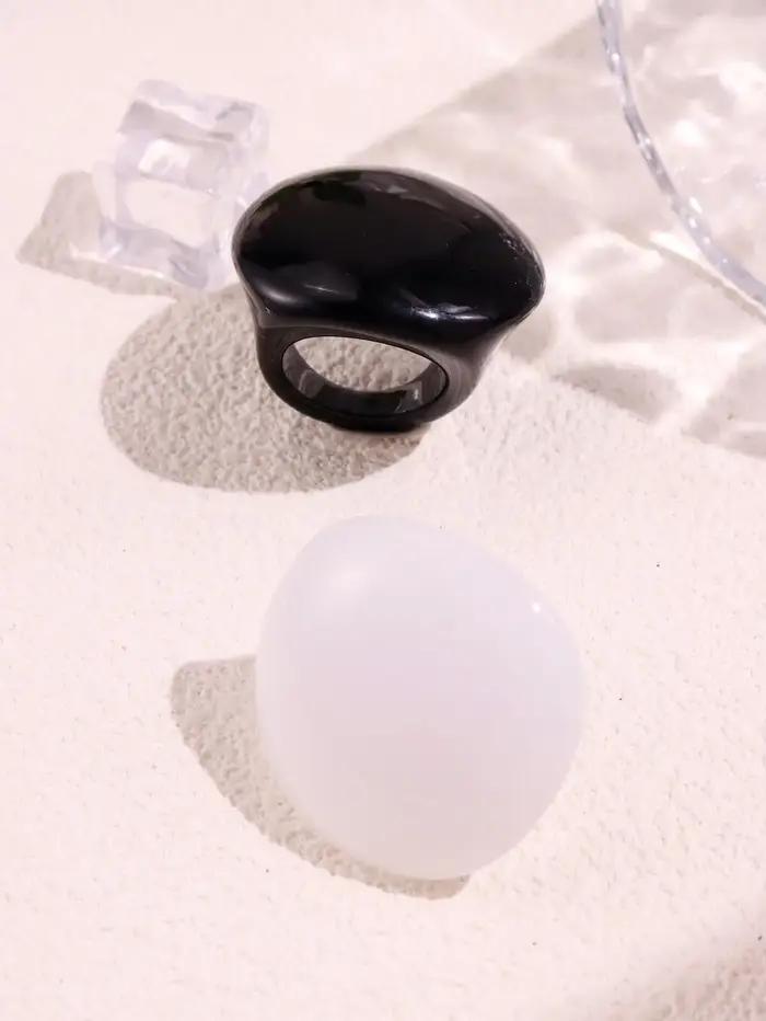 Ensemble de bagues géométriques minimalistes polyvalentes en résine noire, rondes et carrées, access