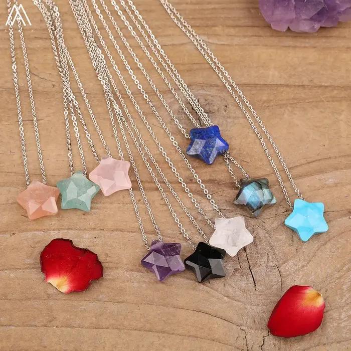 Collier avec pendentif étoile en pierre naturelle