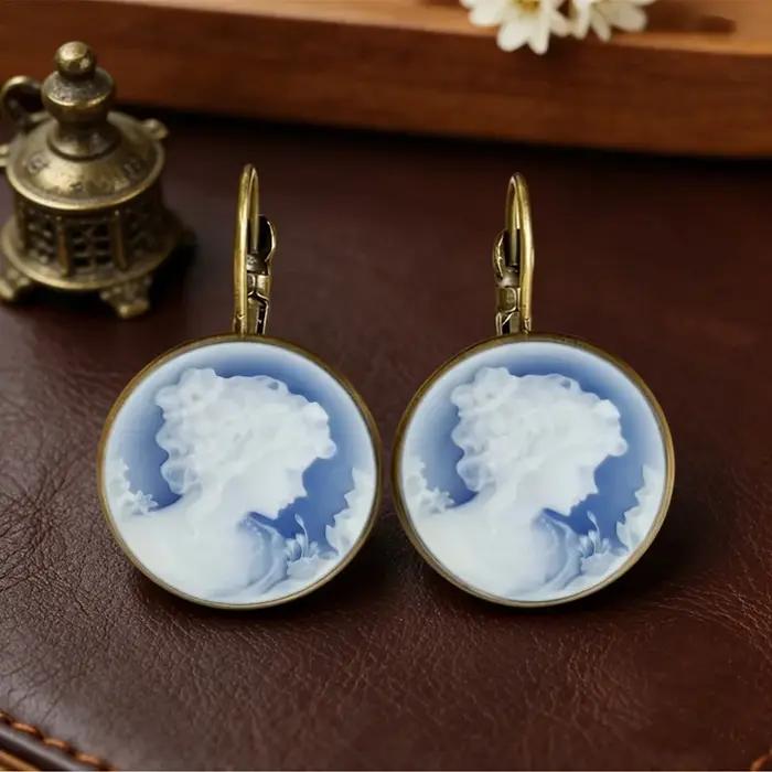 Boucles d'oreilles vintage en verre cabochon avec portrait camée