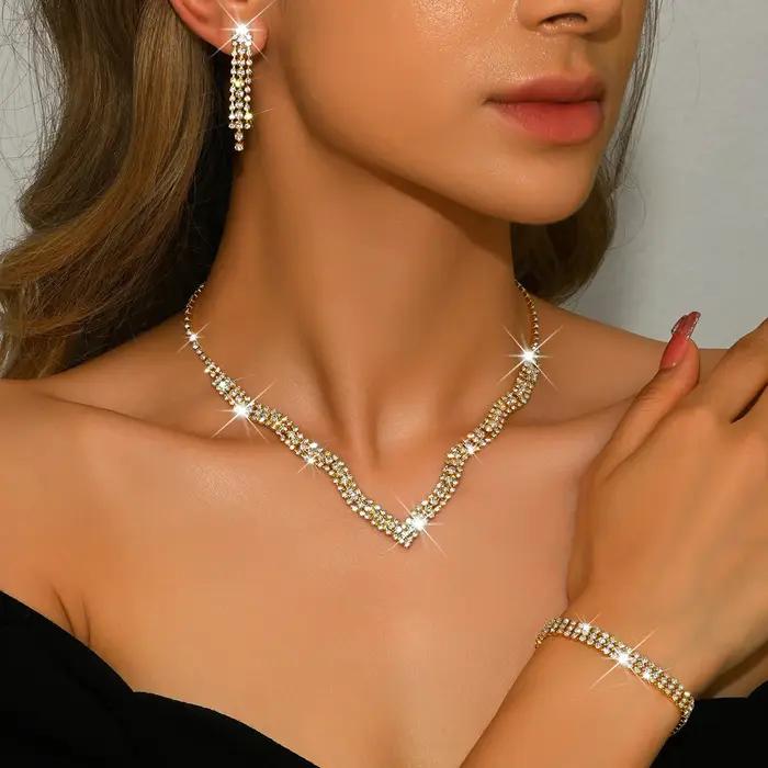 Parure de bijoux en strass dorés glamour