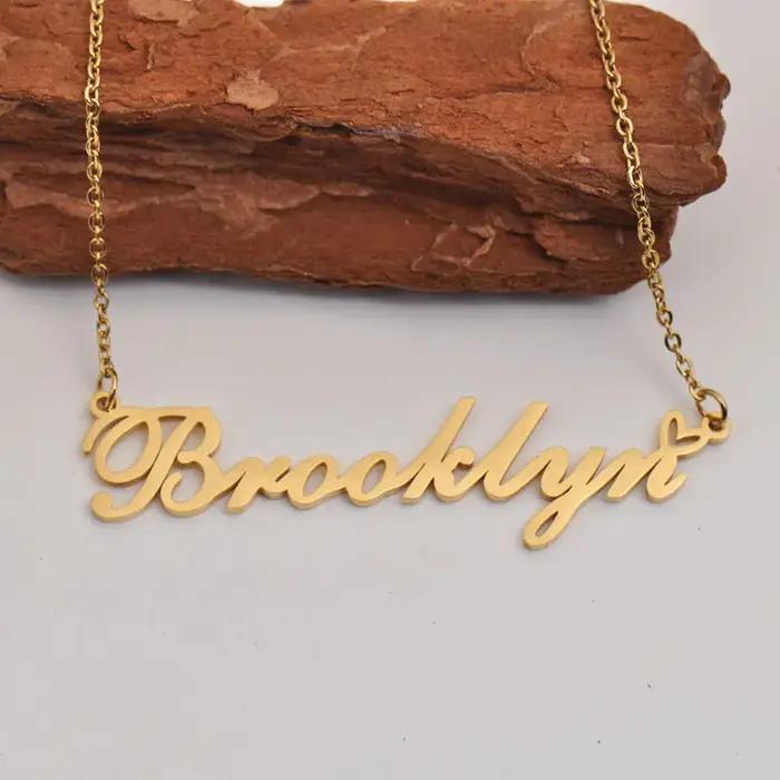 Crybaby – collier avec nom et cœur d'amour pour femmes