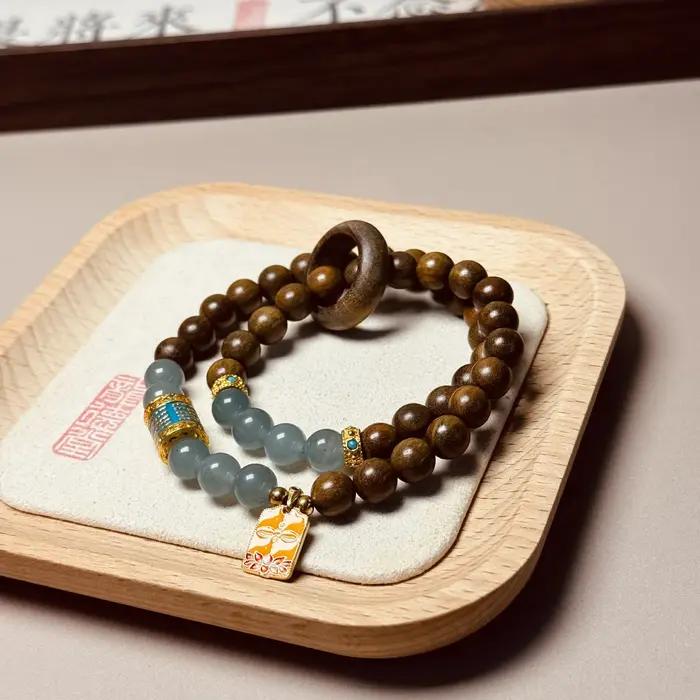Bracelet de prière en bois de santal à double boucle avec anneau émaillé à cinq sutras – Cadeaux