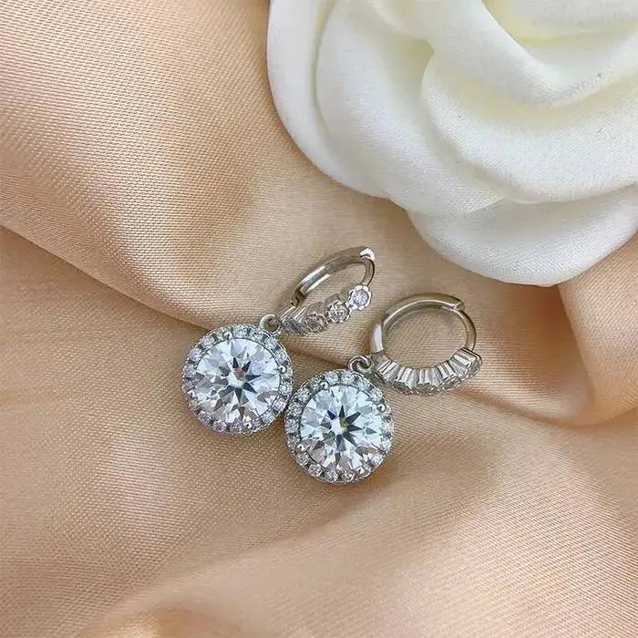 Boucles d'oreilles rondes classiques en Moissanite couleur