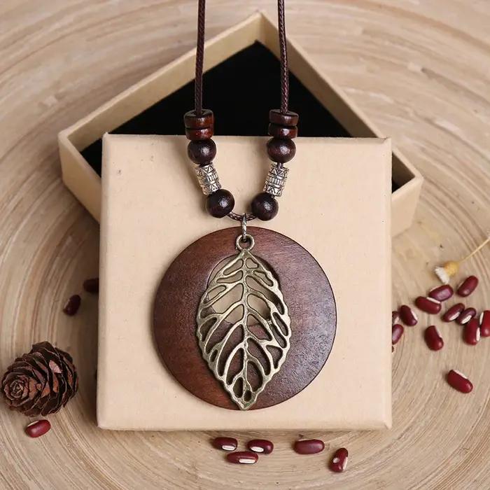 Collier en bois de style ethnique vintage avec pendentif perlé, tour de cou en feuilles de théâtre,