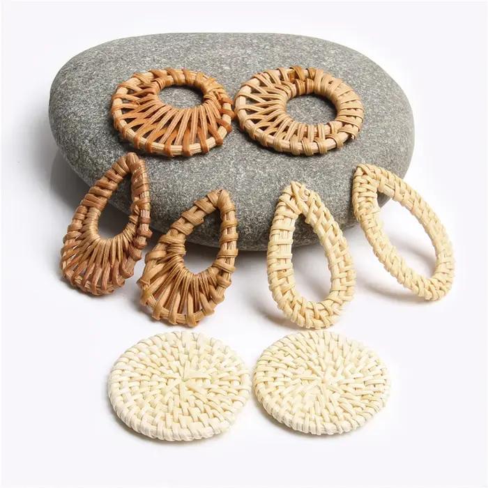 Boucles d'oreilles en bois de bambou faites à la main avec tressage géométrique en rotin pour femmes et hommes mode occasions spéciales anniversaire fête cadeau