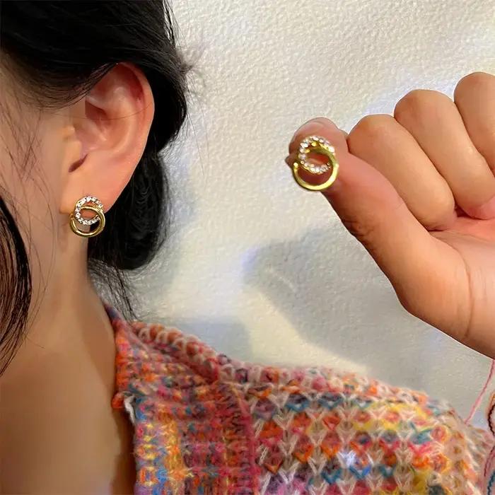 Boucles d'oreilles à clous géométriques couleur or avec strass étincelants pour femmes, bijoux féminins de luxe légers, romantiques et élégants pour toutes les occasions