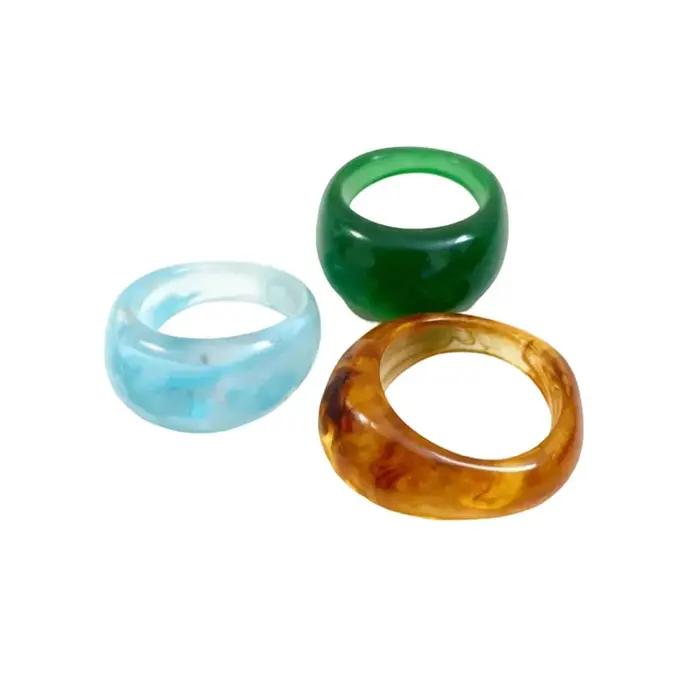 Ensemble de 3 bagues rondes en résine minimalistes et élégantes pour femmes, polyvalentes pour toutes les occasions, idéales pour compléter votre collection ou offrir comme cadeau