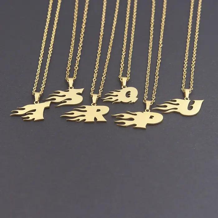 Collier avec pendentif lettre de feu pour femme