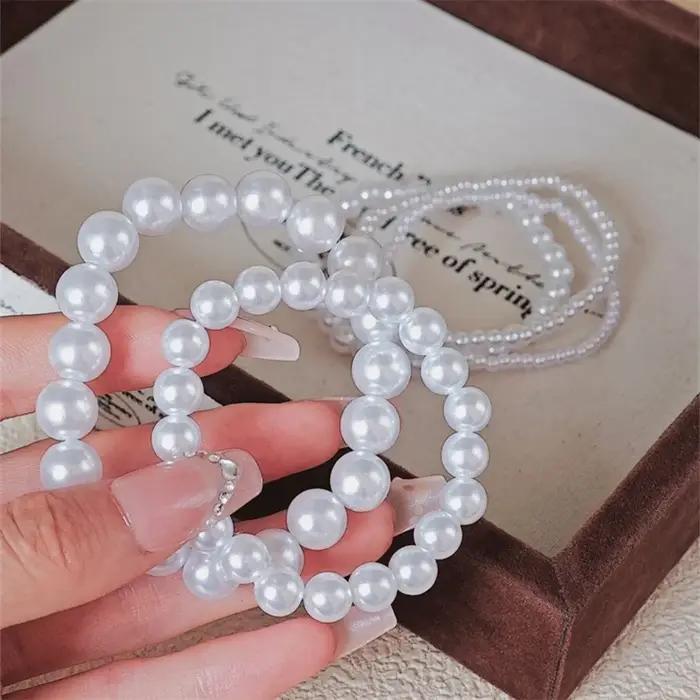 Bracelets en perles d'imitation classiques avec finition plaquée platine pour femmes, bracelets à brins rétro élégants pour occasions spéciales