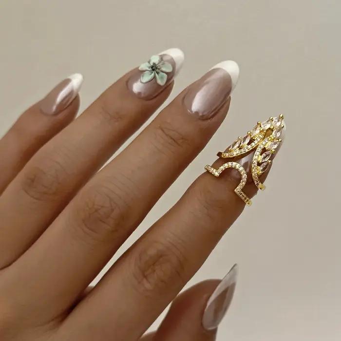 Bagues créatives en zircon cubique en forme de couronne de fleurs pour femmes et hommes