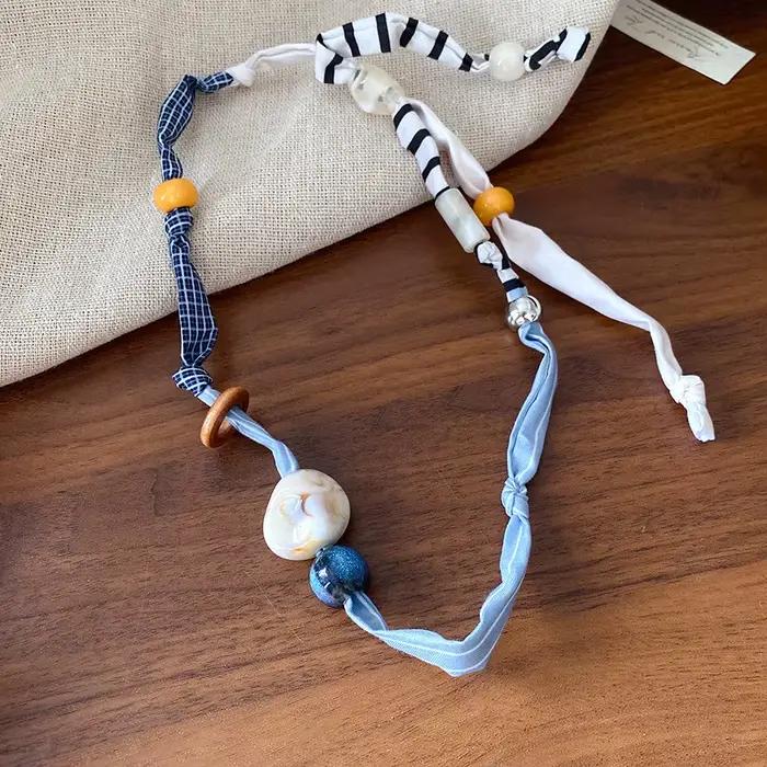 Collier Ras-du-Cou en Tissu Bleu Blanc Perles Bois Résine Style Bohème Chic Pour Femmes Occasions Spéciales