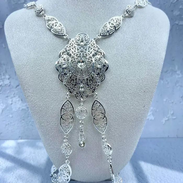 Chaîne de dos dorée pour mariée