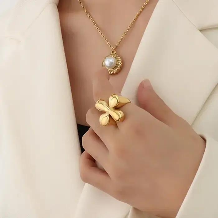 Bague en alliage de zinc avec forme géométrique pour femmes, design vintage et moderne, bijou de fête et tenue élégante, cadeau idéal pour les occasions spéciales