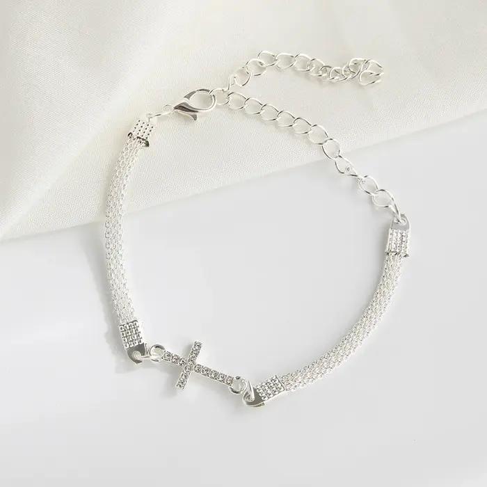Bracelet en alliage avec strass en forme de croix