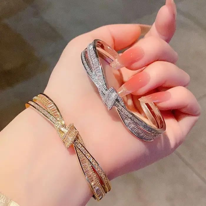 Magnifique Bracelet à manchette ouverte avec nœud torsadé