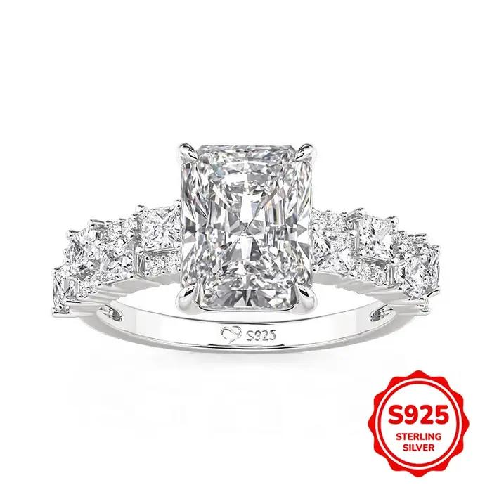 Bague de fiançailles en moissanite pleine avec diamants taille baguette coniques