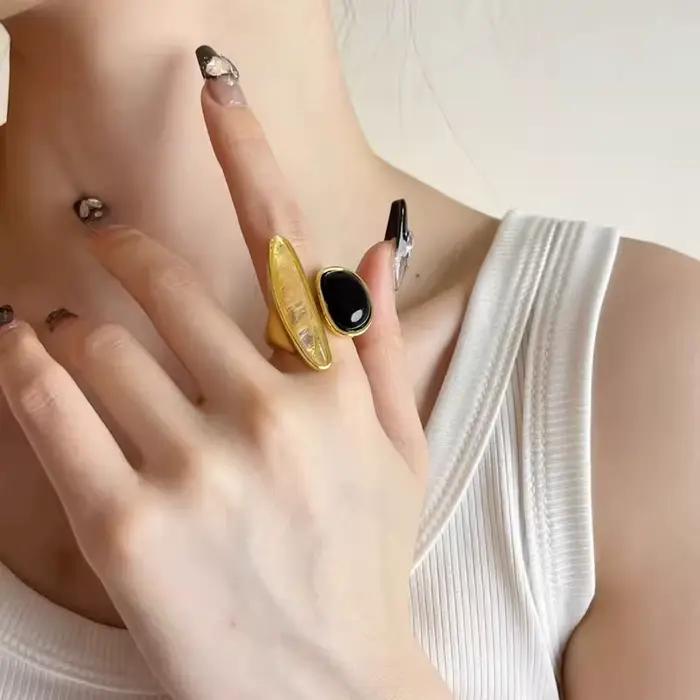 Bague ouverte irrégulière de style français élégante et rétro pour femmes occasions spéciales style classique romantique et luxueux