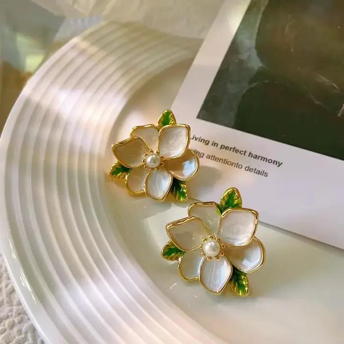Nouvelles Grandes Boucles d'Oreilles Clous en Perles d'Imitation de Gardenia Blanc pour Femmes Bijou