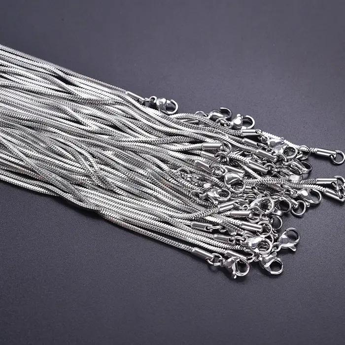 Collier serpent en acier inoxydable avec chaîne serpent pour femmes et hommes occasions spéciales bijoux modernes et élégants