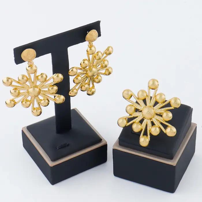 Grandes boucles d'oreilles de luxe faites à la main