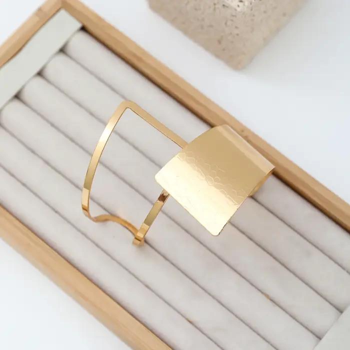 Bracelet Réglable Tendance pour Femmes en Alliage de Fer Fini Plaqué Argent Accessoires de Mode Élégants Pour Toutes les Occasions Spéciales