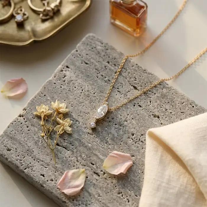 Collier pendentif marquise CZ plaqué or pour femmes élégantes occasions spéciales bijou mode soirée
