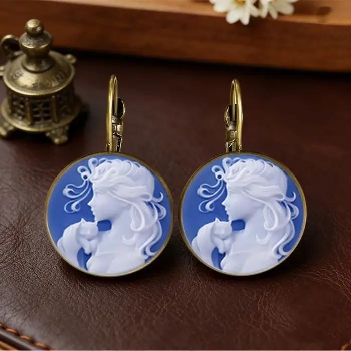 Boucles d'oreilles vintage en verre cabochon avec portrait camée