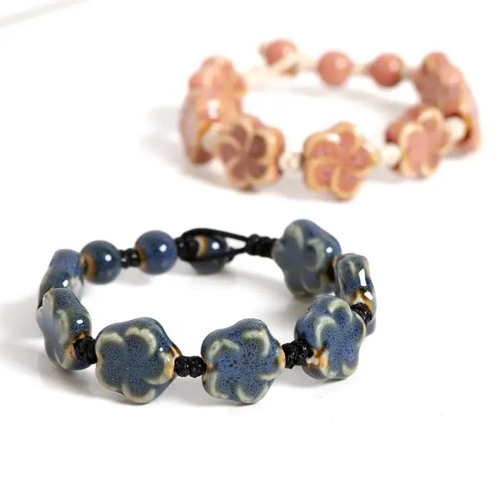 Bracelet en céramique à fleurs émaillées pour femmes style boho artisanal à offrir pour occasions spéciales