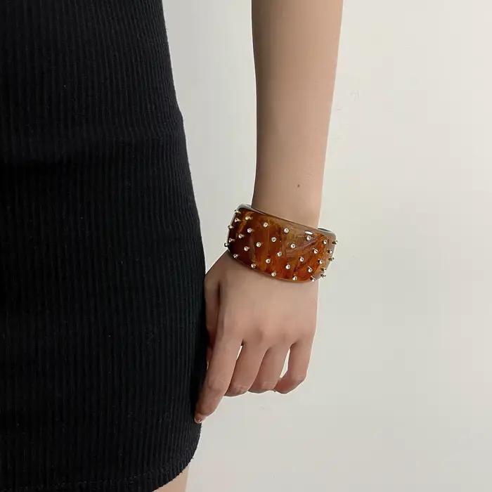 Bracelets Ouverts en Résine Rétro Style Vintage Motifs Ronds Pour Femmes Occasions Spéciales Décoration De Manchette Polyvalente