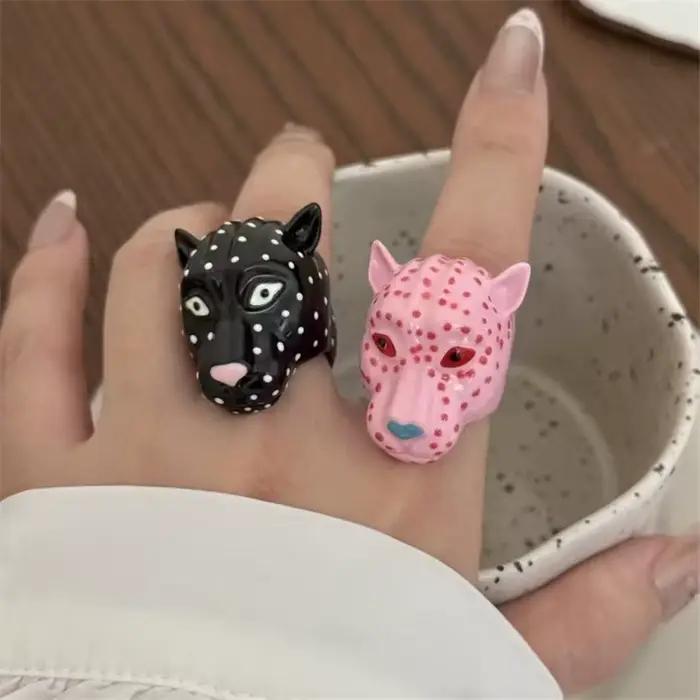 Bague élégante en métal et émail pour femmes