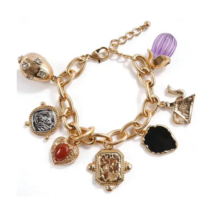 Bracelet à breloques dorées