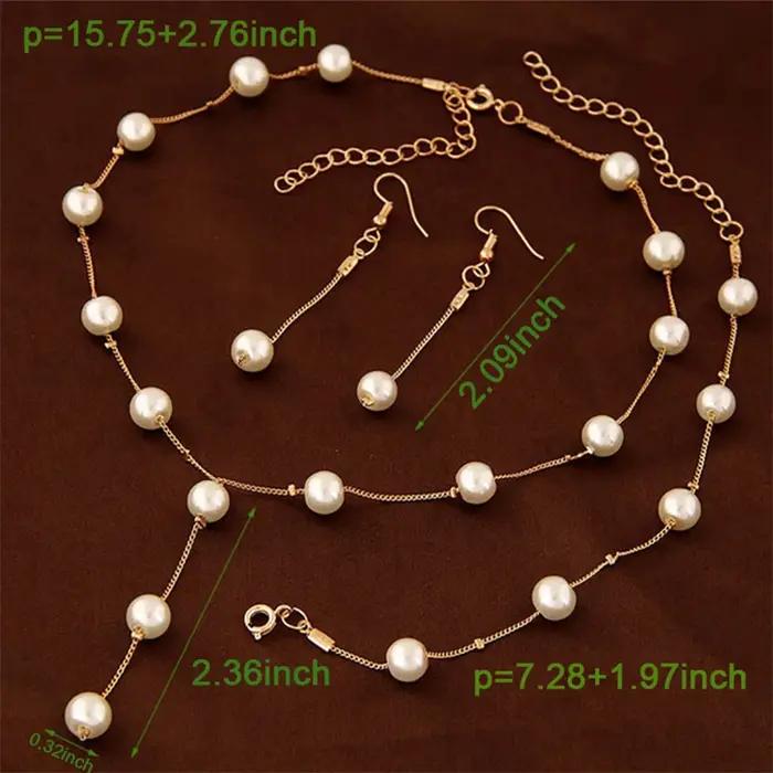 Charmant collier de perles blanches