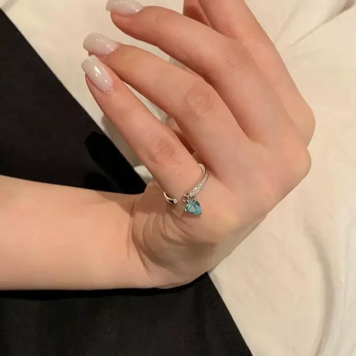 Bagues en cristal bleu-glace pour femmes avec goutte d'eau, style classique, bagues de cocktail ajustables pour soirées et cadeaux spéciaux