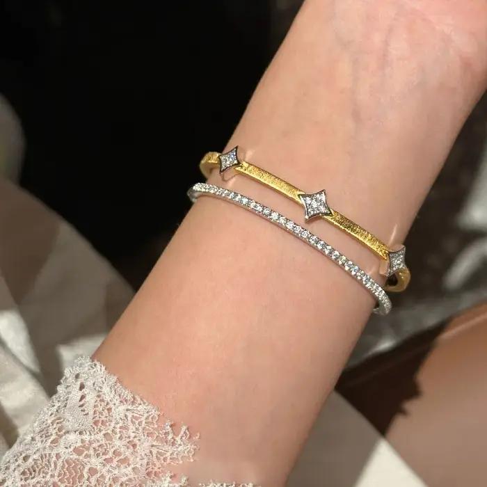 Bracelet en diamant carré brossé pour femmes