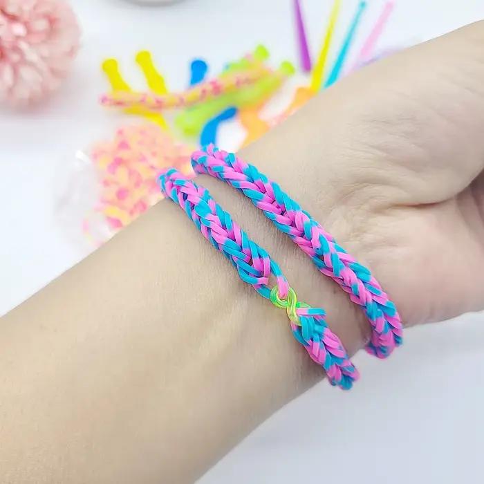 Ensemble de bracelets d'amitié, comprenant 2 grandes lance-pierres en plastique, 2 crochets en plastique, 100 clips en S transparents, 100 clips en S colorés, 450 élastiques roses et bleus, 450 élasti