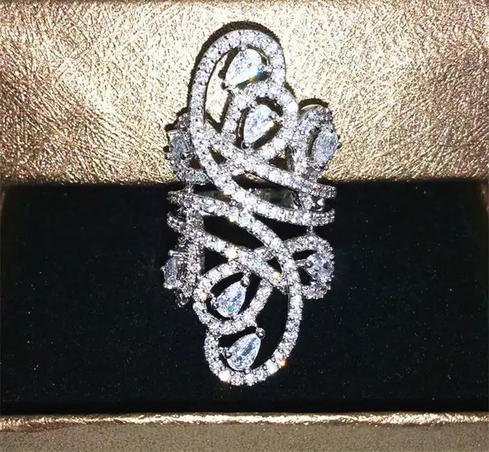Bague longue ligne remplie d'or blanc pour femme