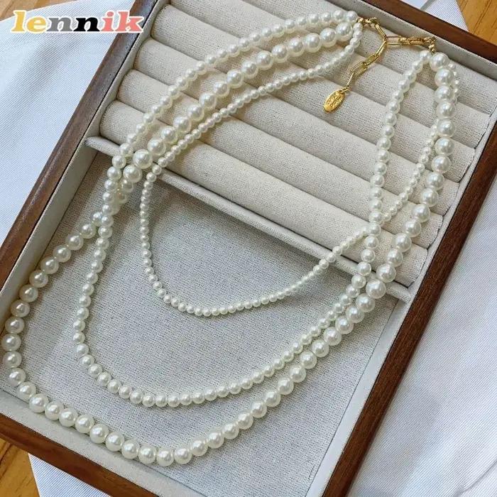 Collier long décoratif à perles superposées