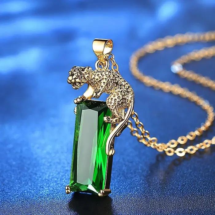 Collier de luxe à la mode incrusté de grand-mère