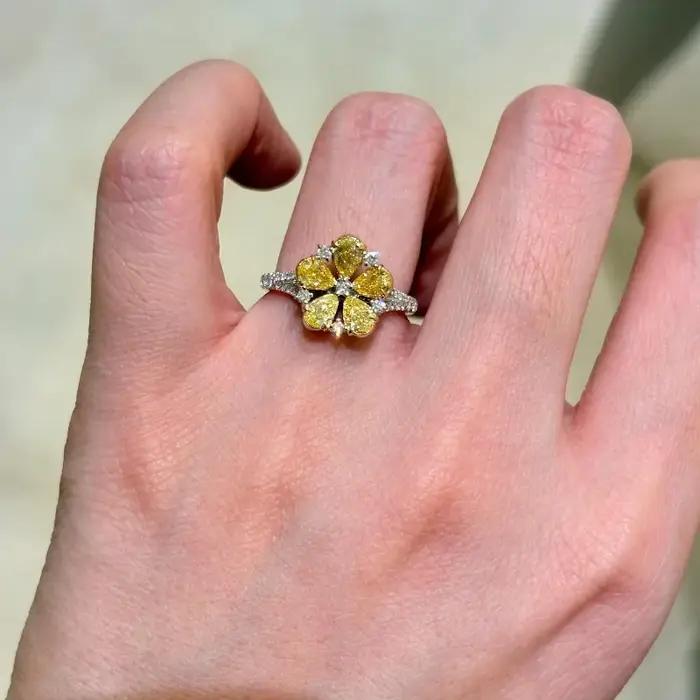 Bagues classiques incrustées de fleurs de pierres précieuses jaunes pour femmes