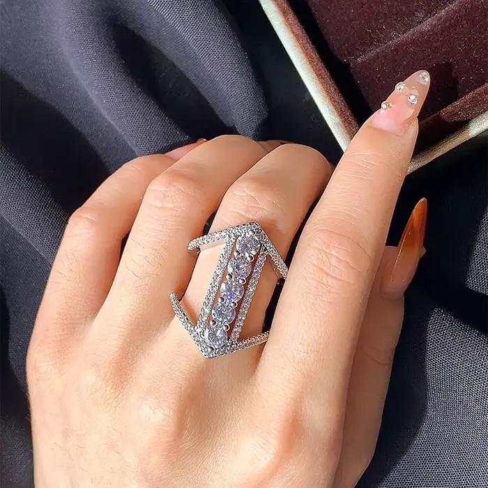 Magnifique bague de doigt pour femme, bijoux de fête de mariage, bijoux de luxe en zircone brillante, accessoires de fiançailles, contre-indiqué, nouveau